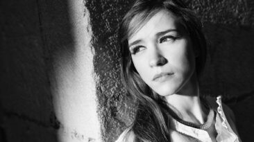 RAQUEL GUERRA CANTA E ENCANTA NO CASINO ESPINHO