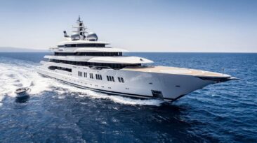 Para Evitar Ser Capturado, Um Iate De US$ 250 Milhões De Um Dos Oligarcas Mais Ricos Da Rússia Está Navegando A Toda Velocidade Em Direção à Austrália.