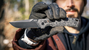 Faca tática Tekto A3 Delta com cabo de fibra de carbono forjado exala poder que você pode sentir