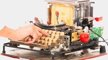 Toaster Typewriter dá um toque humorístico e literal sobre como as palavras podem queimar você